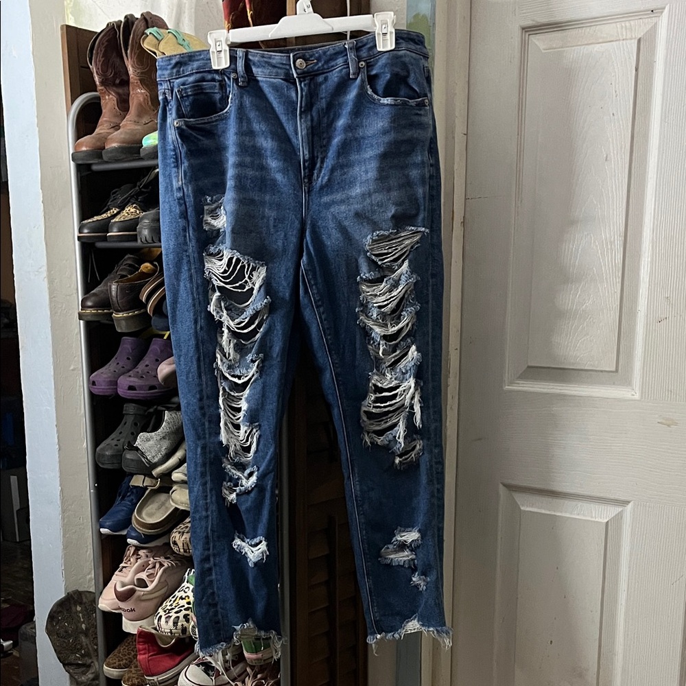 🧚American Eagle Outfitters Ripped Blue Ankle Jeans
